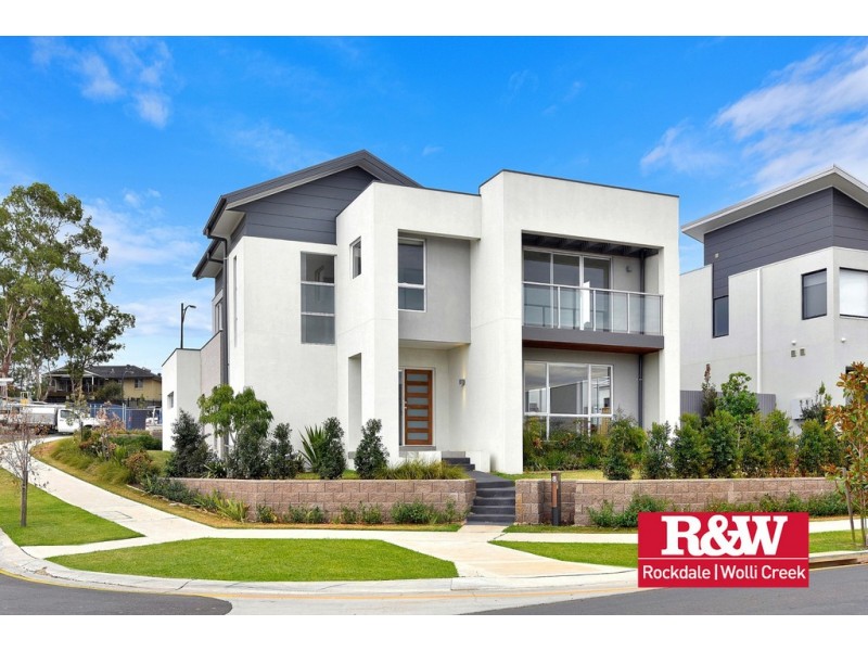 8 Greenview Drive, Moorebank NSW 2170