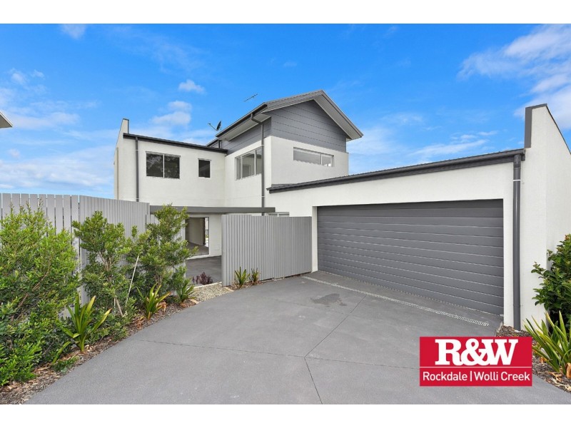 8 Greenview Drive, Moorebank NSW 2170