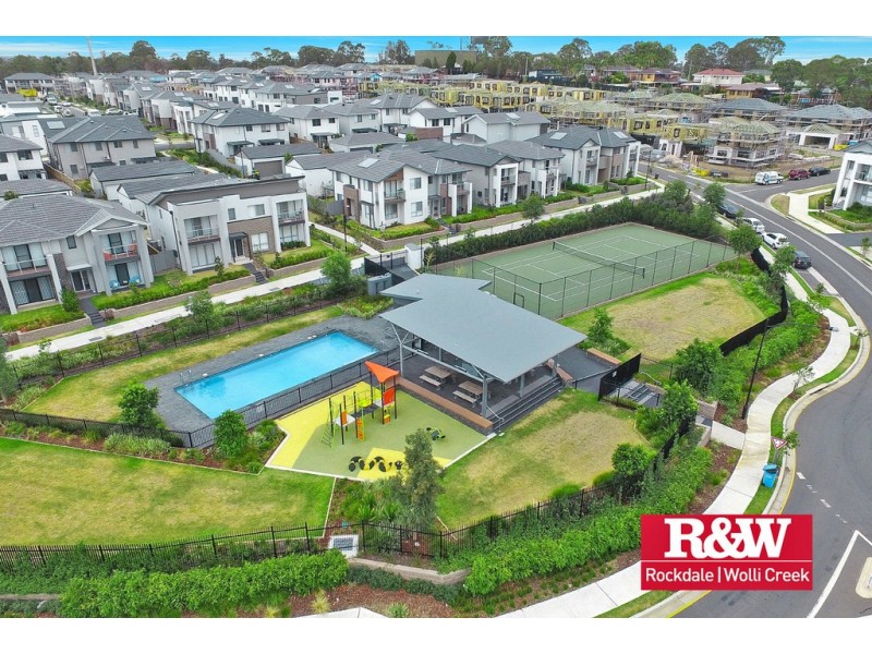 8 Greenview Drive, Moorebank NSW 2170