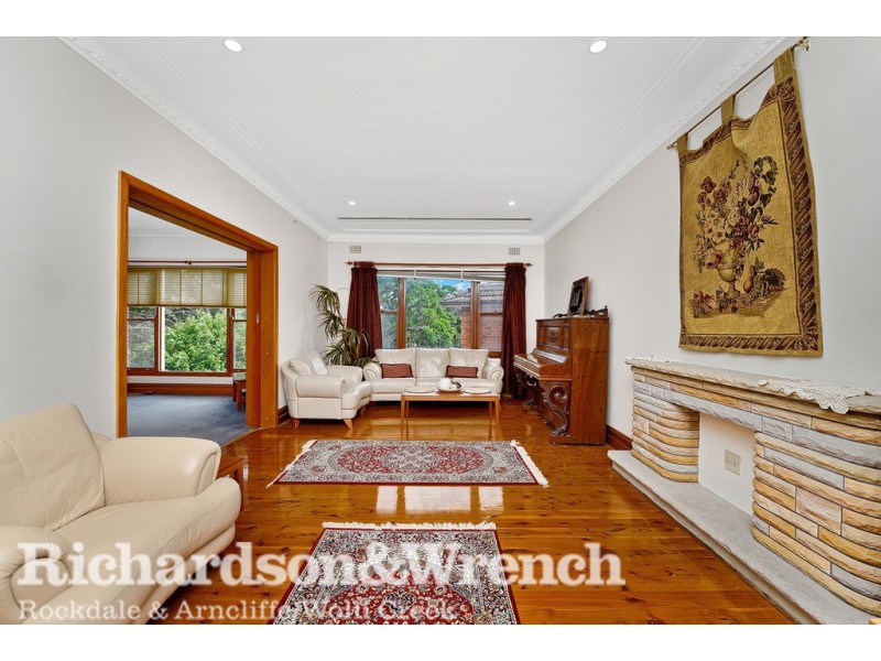 6 Park View Grove, Blakehurst NSW 2221