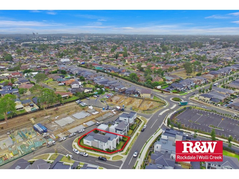 8 Greenview Drive, Moorebank NSW 2170