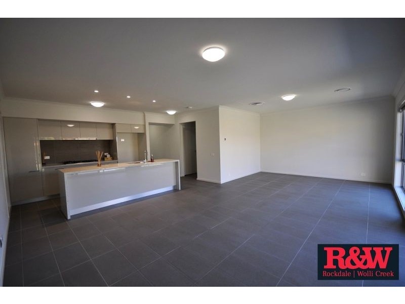 6 Desmond Avenue, Moorebank NSW 2170