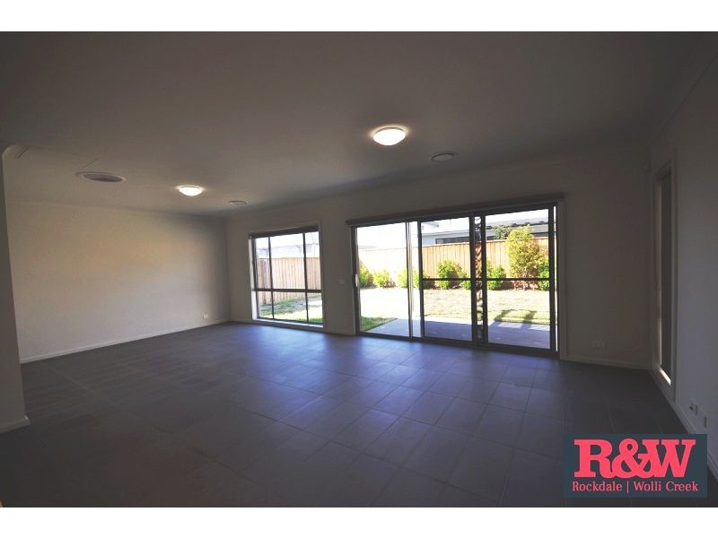 6 Desmond Avenue, Moorebank NSW 2170