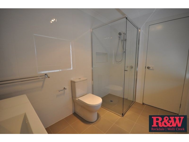 6 Desmond Avenue, Moorebank NSW 2170