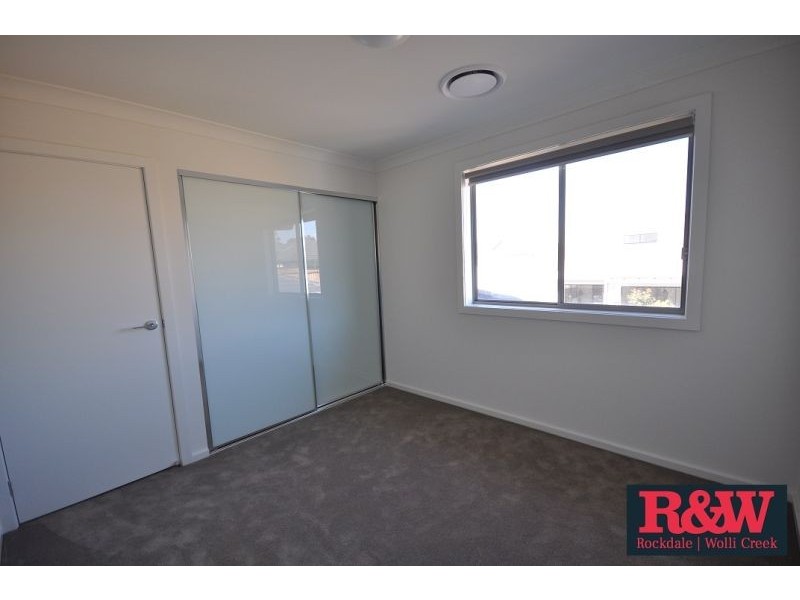 6 Desmond Avenue, Moorebank NSW 2170