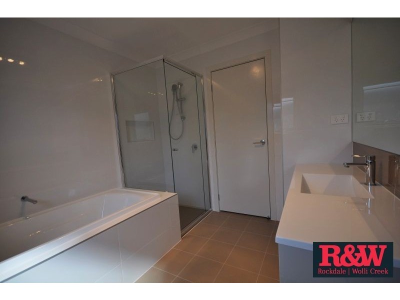 6 Desmond Avenue, Moorebank NSW 2170