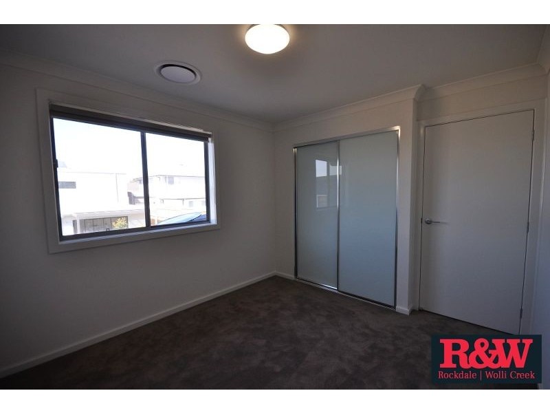 6 Desmond Avenue, Moorebank NSW 2170