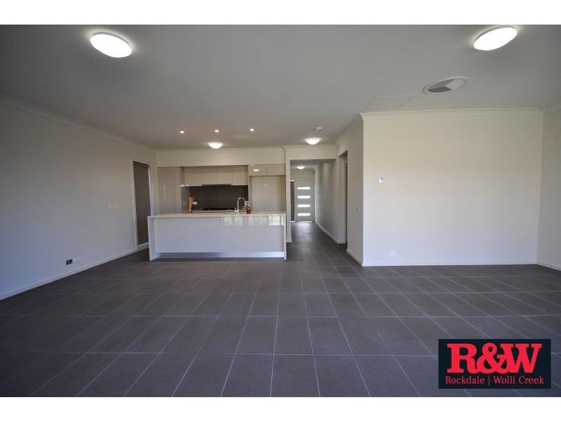 6 Desmond Avenue, Moorebank NSW 2170