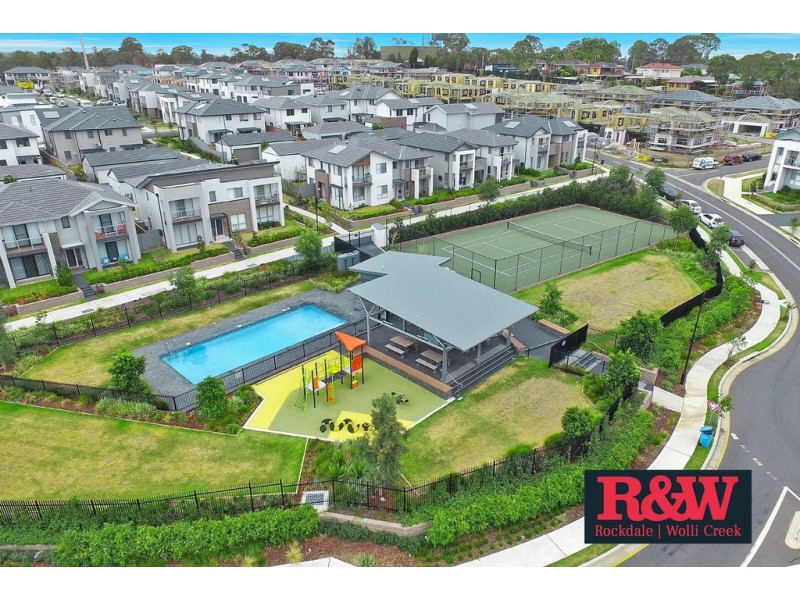 6 Desmond Avenue, Moorebank NSW 2170