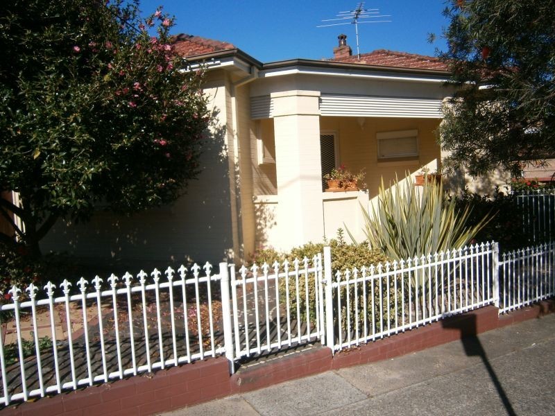 21 Henderson Road, Bexley NSW 2207