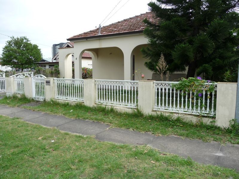 4 Innesdale Road, Wolli Creek NSW 2205