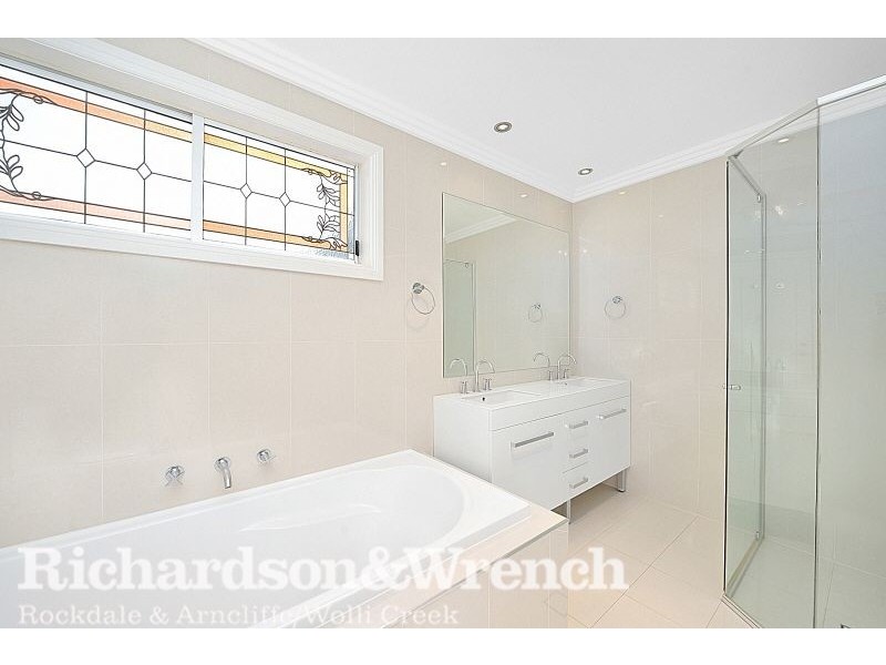 11 Cordeaux Crescent, Sylvania Waters NSW 2224