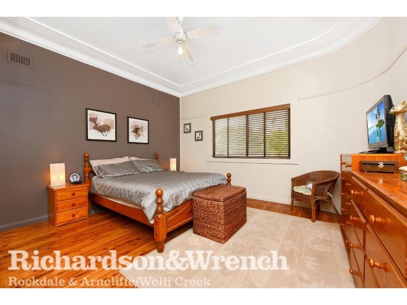 12 Mavis Avenue, Peakhurst NSW 2210