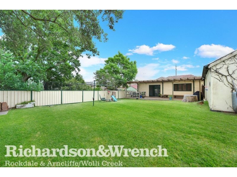 12 Mavis Avenue, Peakhurst NSW 2210