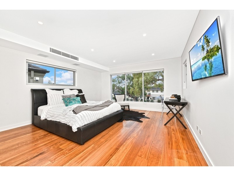 37 Evelyn Street North, Sylvania NSW 2224