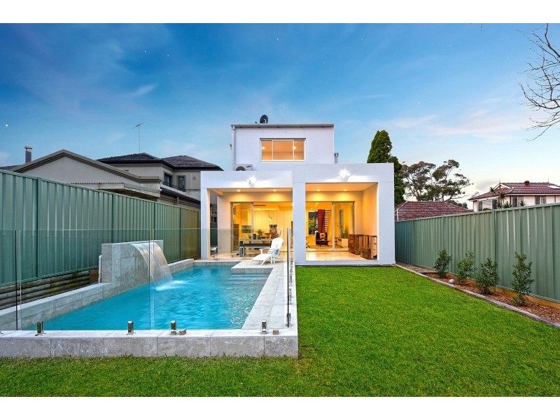 37 Evelyn Street North, Sylvania NSW 2224