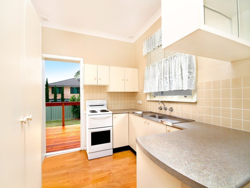 4 Seine Place, Miranda NSW 2228