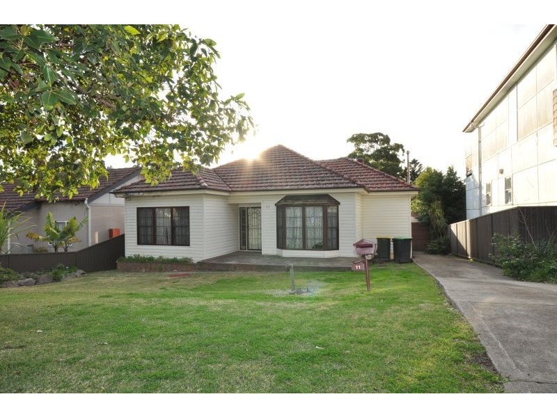 11 Mavis Avenue, Peakhurst NSW 2210