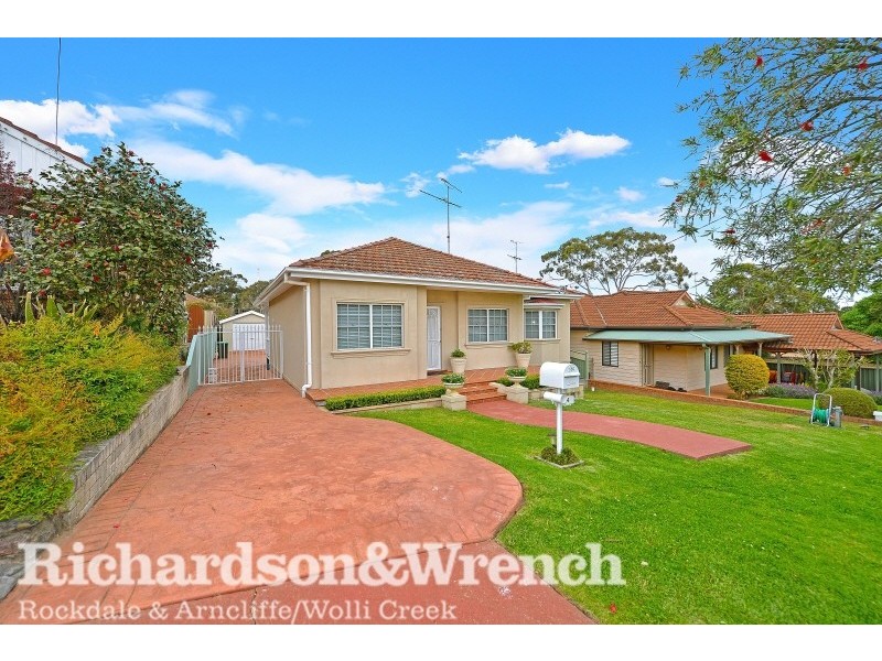 4 Moombara Avenue, Peakhurst NSW 2210