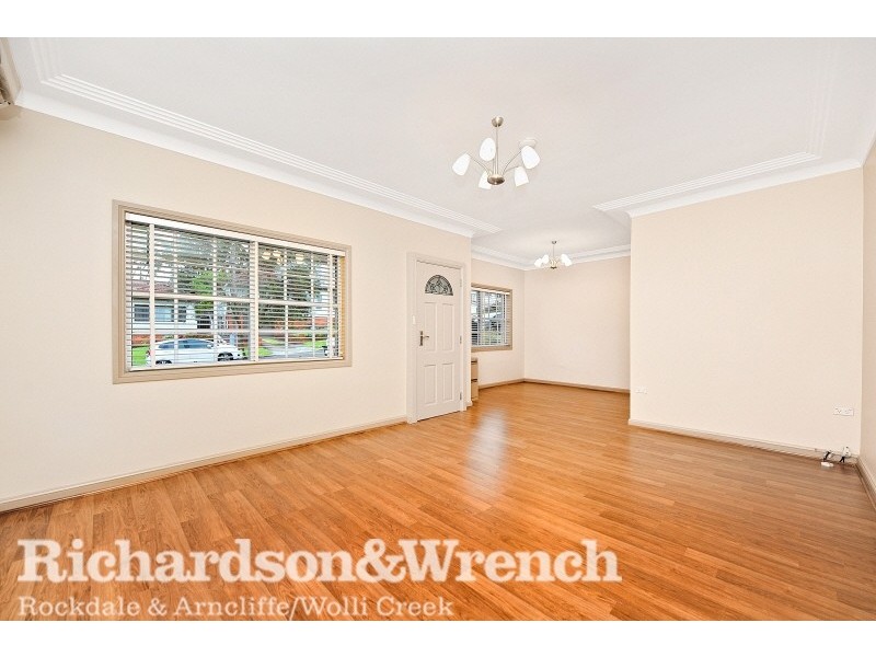 4 Moombara Avenue, Peakhurst NSW 2210