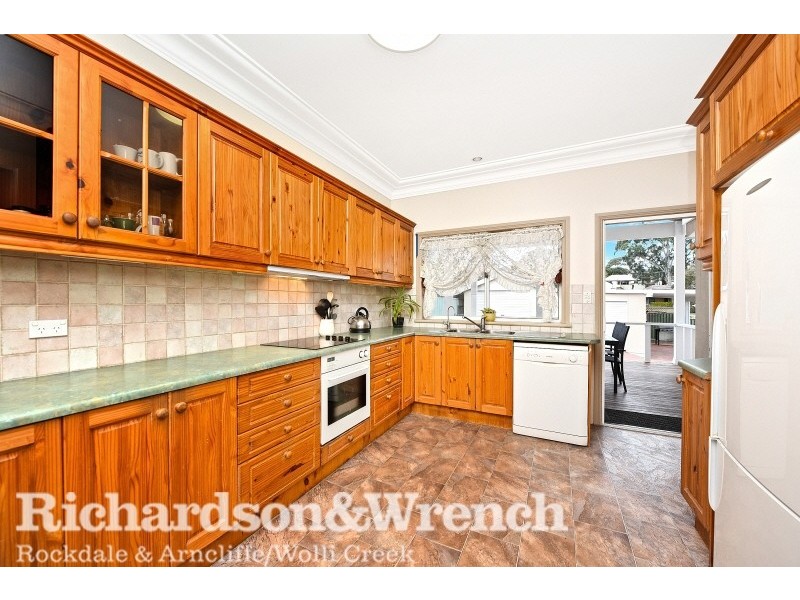 4 Moombara Avenue, Peakhurst NSW 2210