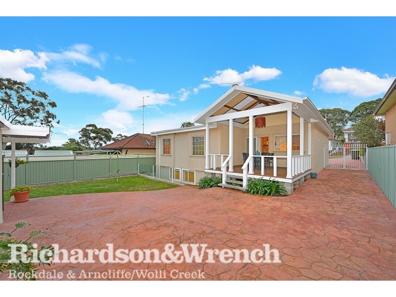 4 Moombara Avenue, Peakhurst NSW 2210