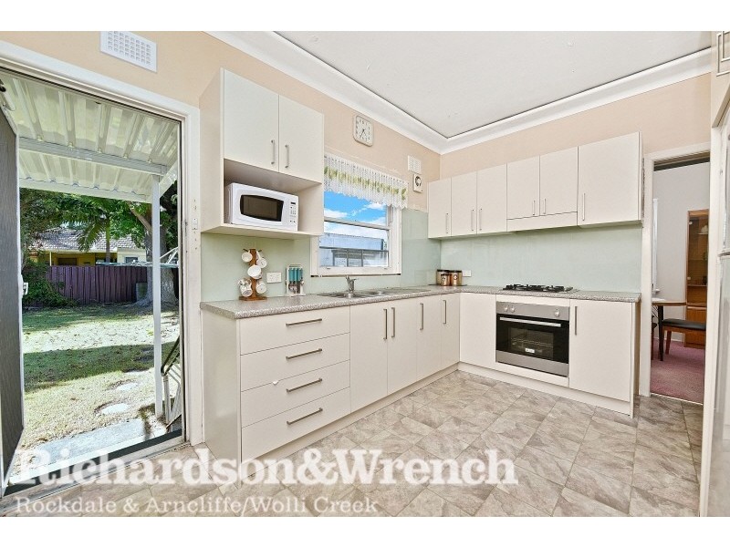 21 Lynwen Crescent, Banksia NSW 2216