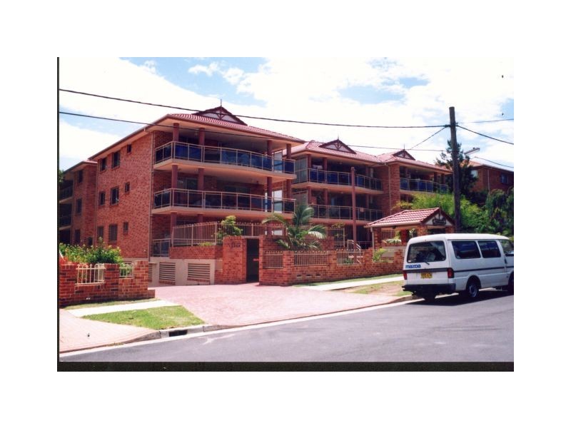 2/8 Bungalow Crescent, Bankstown NSW 2200