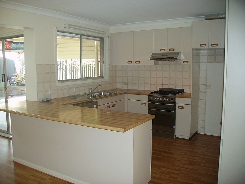 14 Lincoln Road, Georges Hall NSW 2198