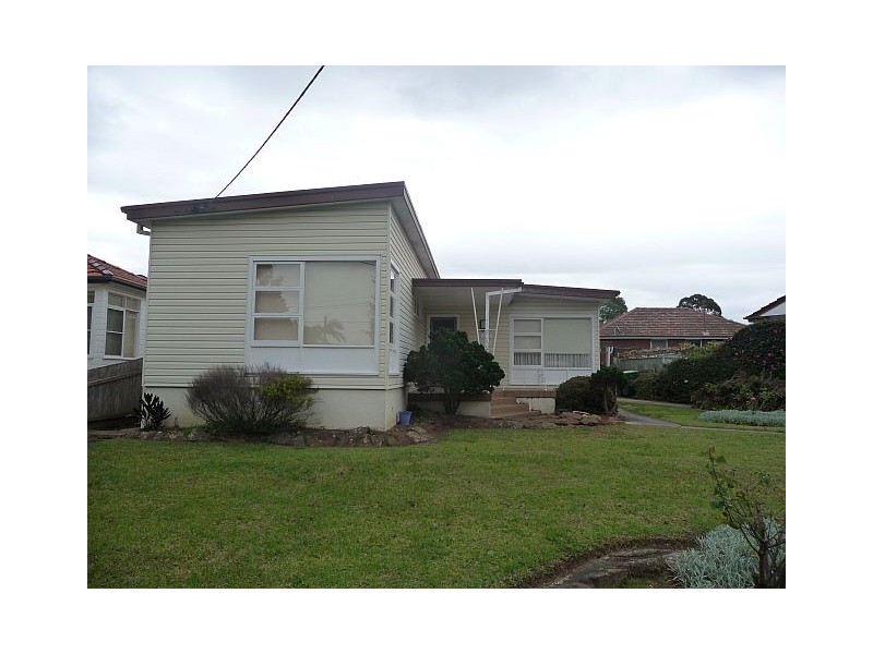 8 Omaru Street, Beverly Hills NSW 2209