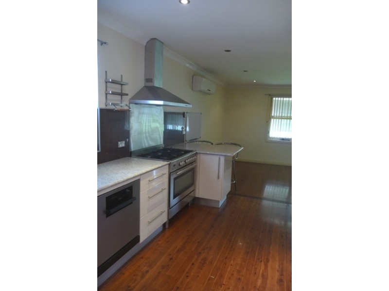 6 Ayres Crescent, Georges Hall NSW 2198