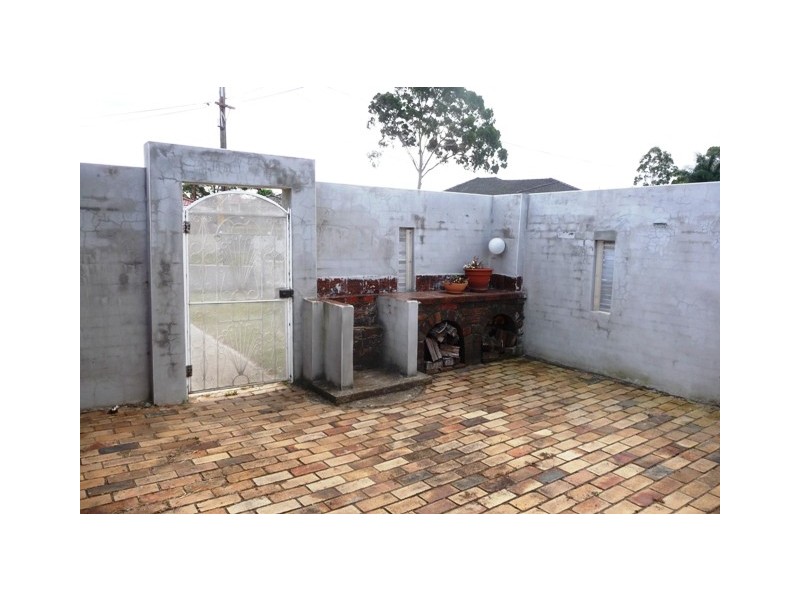 6 Ayres Crescent, Georges Hall NSW 2198