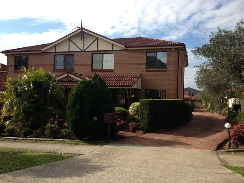 4/6 Gleeson Avenue, Condell Park NSW 2200