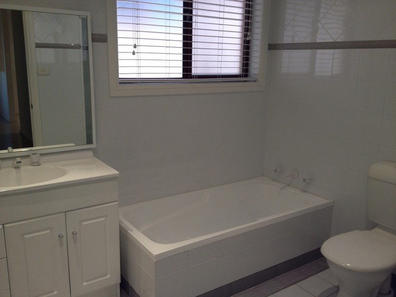 4/6 Gleeson Avenue, Condell Park NSW 2200