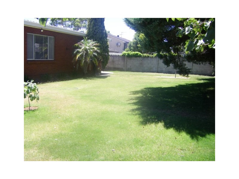 26 Lincoln Road, Georges Hall NSW 2198