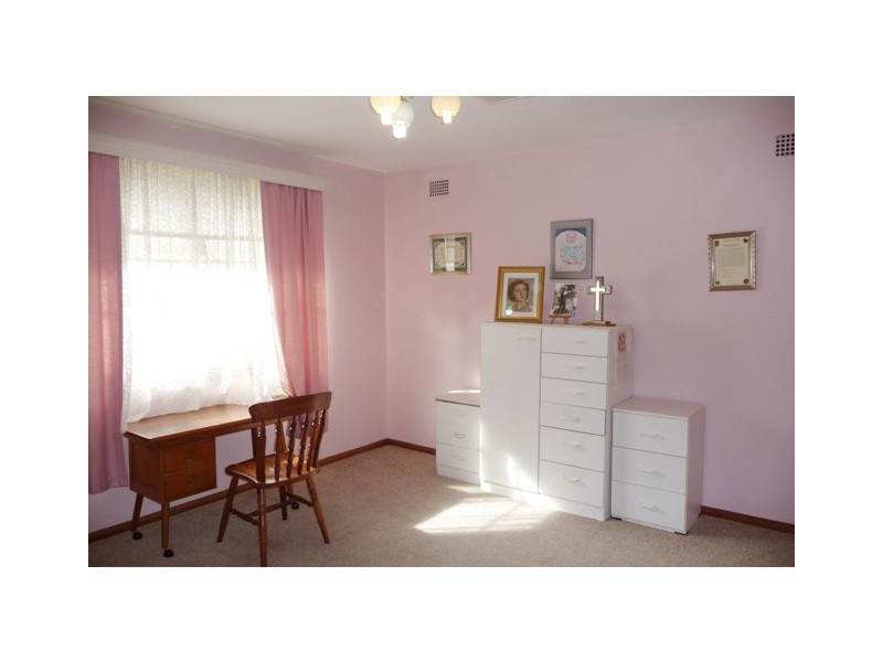 18 Hillview Avenue, Bankstown NSW 2200