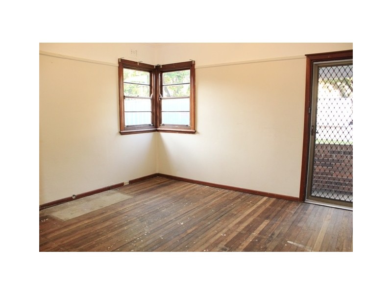 27 Bonds Road, Roselands NSW 2196