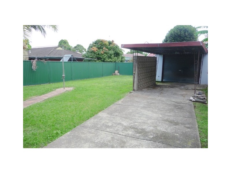 27 Bonds Road, Roselands NSW 2196