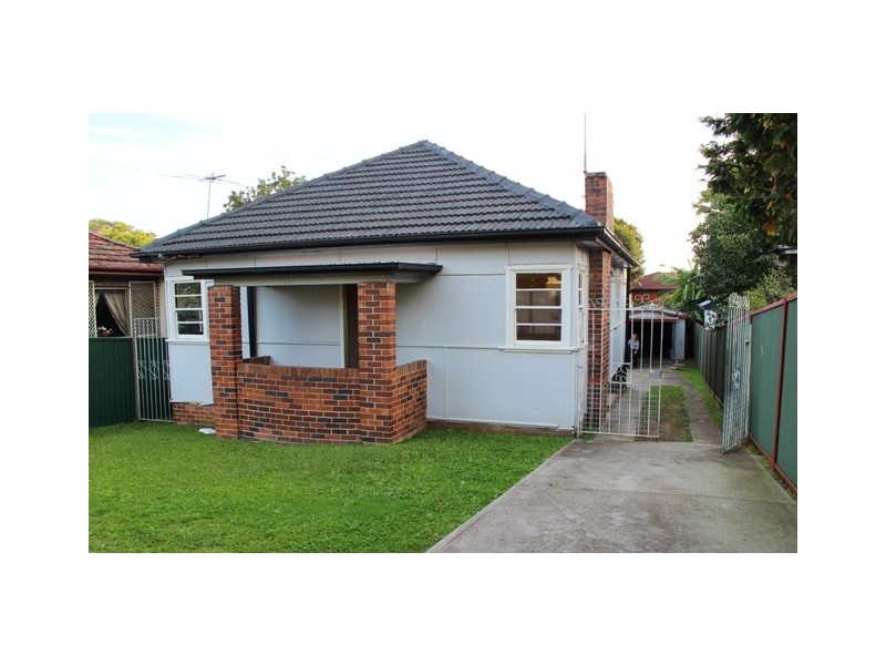 27 Bonds Road, Roselands NSW 2196