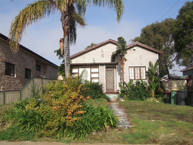 34 Mimosa Rd, Greenacre NSW 2190