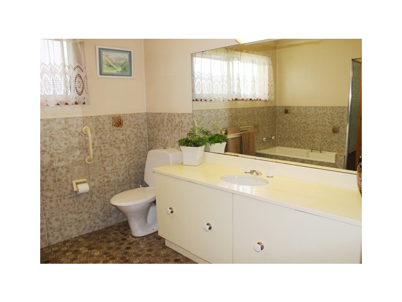 220 Henry Lawson Drive, Georges Hall NSW 2198