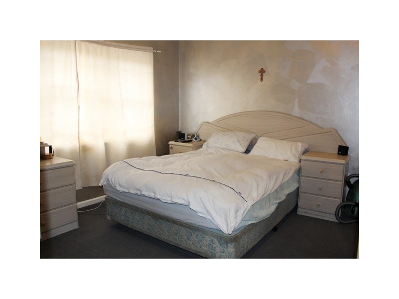 24 Cooeeyana Parade, Mount Lewis NSW 2190