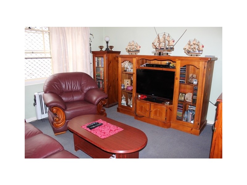 24 Cooeeyana Parade, Mount Lewis NSW 2190