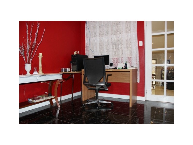 24 Cooeeyana Parade, Mount Lewis NSW 2190