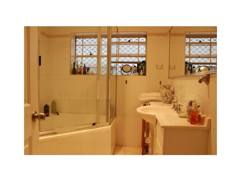 24 Cooeeyana Parade, Mount Lewis NSW 2190