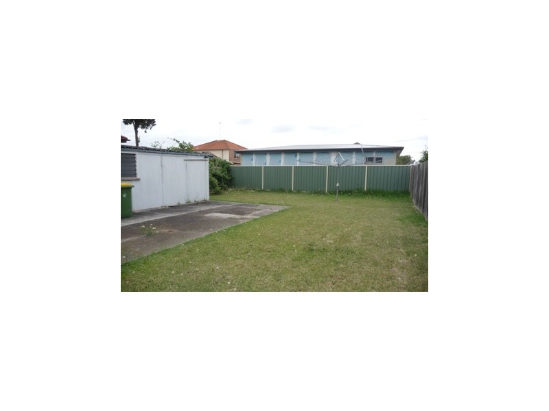 193 Woods Rd, Yagoona NSW 2199