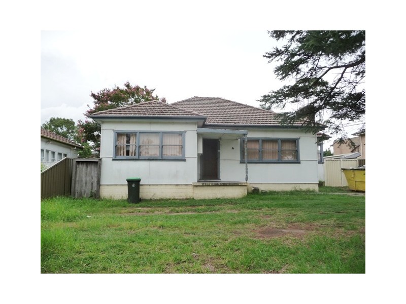 4 Haig Avenue, Georges Hall NSW 2198