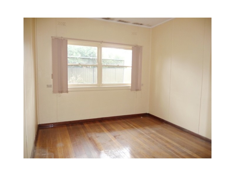 4 Haig Avenue, Georges Hall NSW 2198