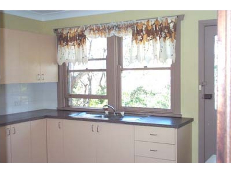 11 Lawrence Street, Blackheath NSW 2785