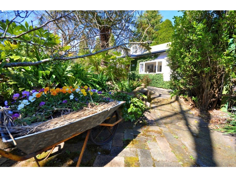 32 St Georges Pde, Mount Victoria NSW 2786